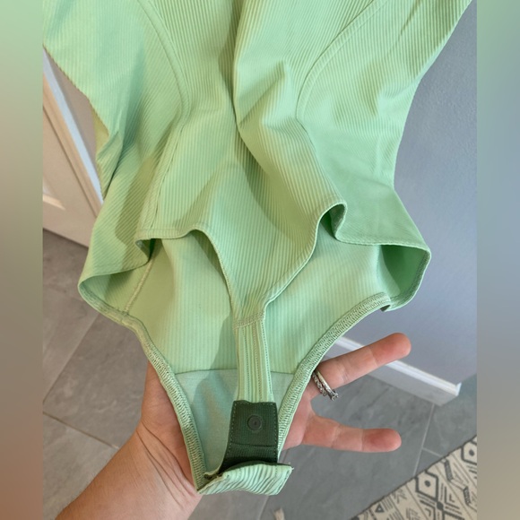 Lululemon Athletica Ribbed Yoga Bodysuit Creamy Mint Size 8 EUC - Picture 7 of 8